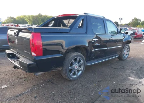 2011 Cadillac Escalade Luxury z USA, uszkodzony, nr VIN 3GYT4MEF7BG372479